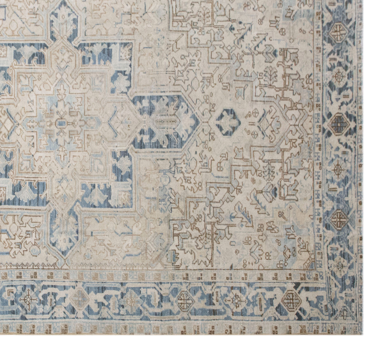 235x315 cm (7.7x10.3 ft) Oversized Heriz Rug