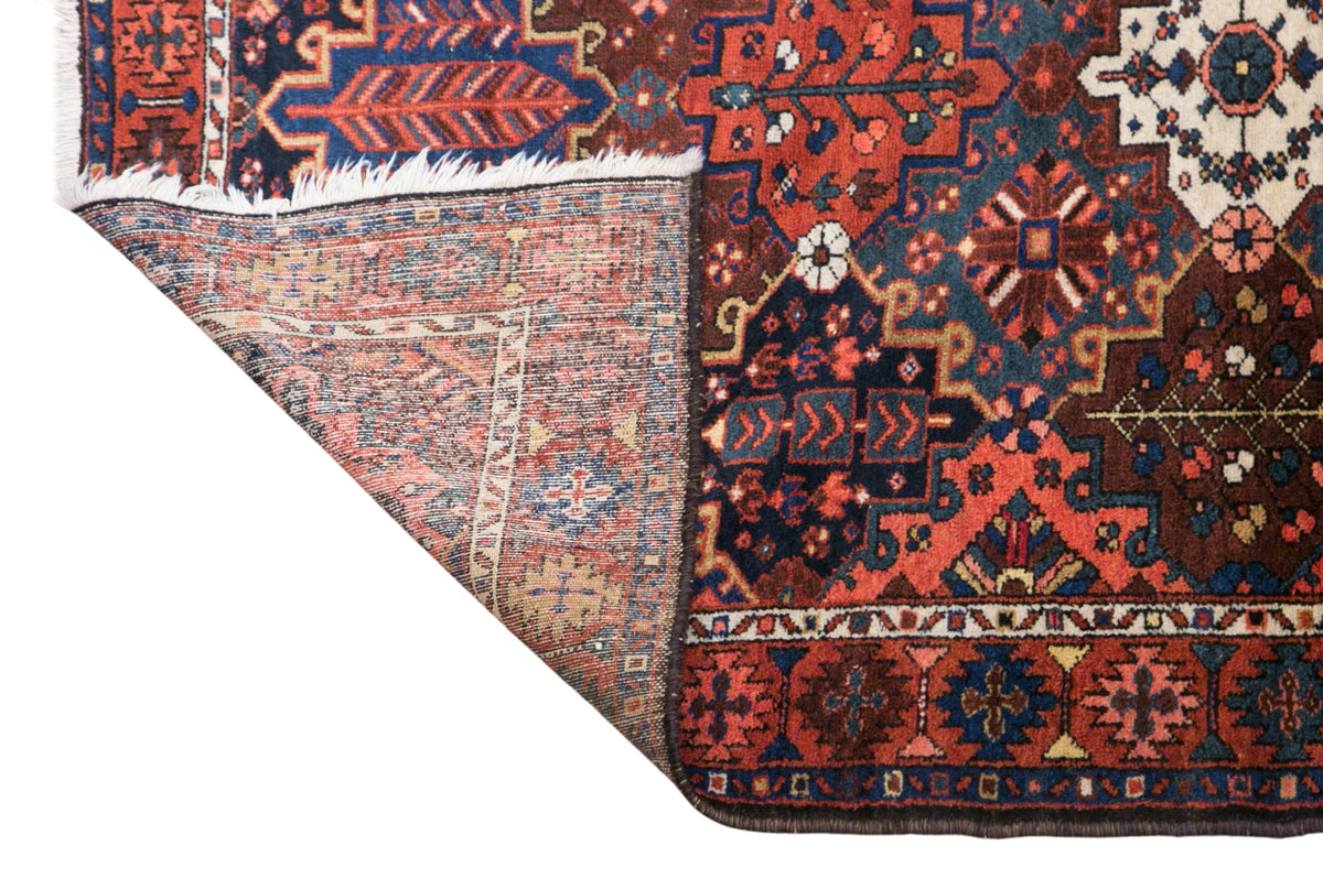 Vintage Small Rug, 140 x 205 cm / 4.6 x 6.7 feet