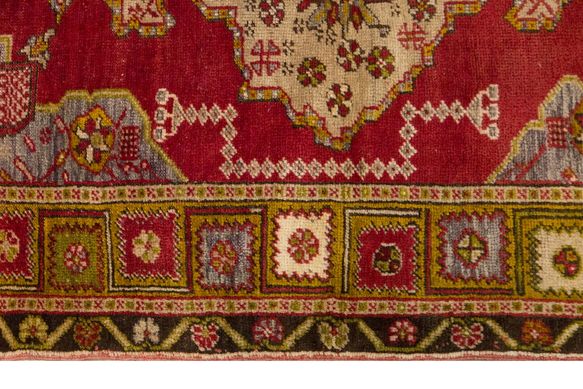 Vintage Turkish Oushak Rug, 110 x 140 cm / 3.6 x 4.6 ft