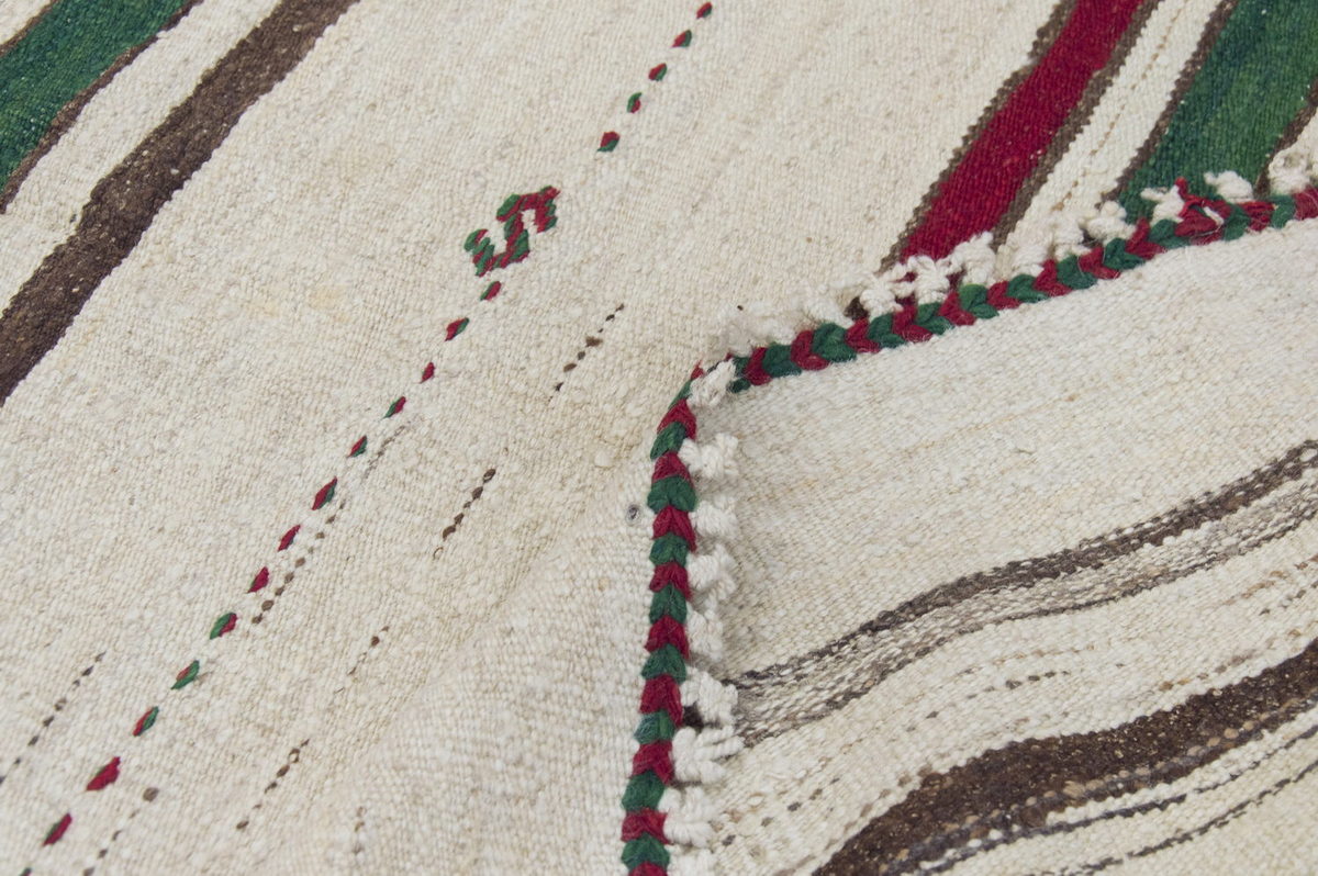 Neutral Kilim 4'5" x 5'11" feet 135 x 180 cm