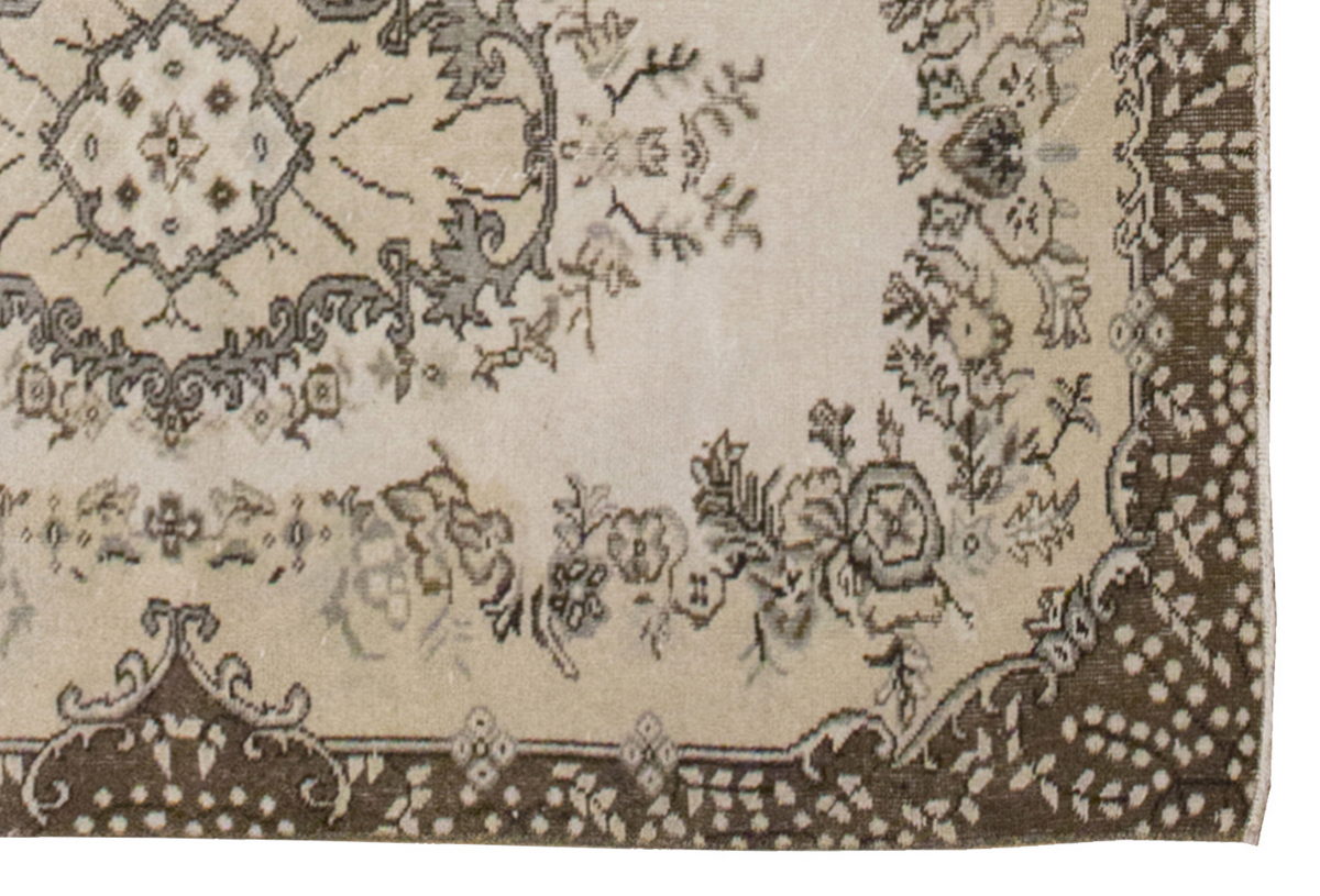 Vintage Rug 3'9" x 7'1" feet 115 x 215 cm