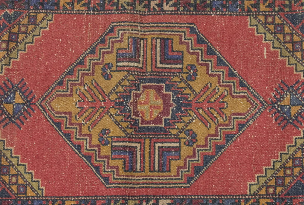 Vintage Rug 3'6" x 5'7" feet 106 x 170 cm