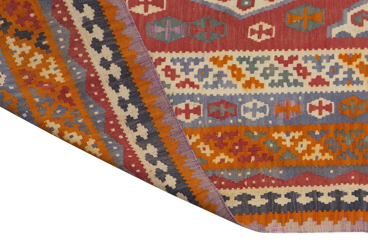 Avşar Kilim, 178 x 300 cm / 6 x 10 feet