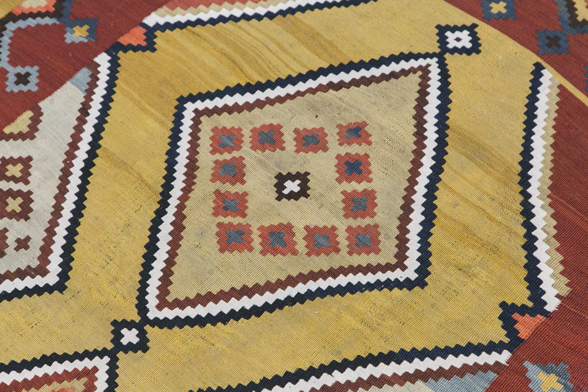 Bahtiyari Kilim Runner, 145 x 392 cm / 4'9 x 13 feet