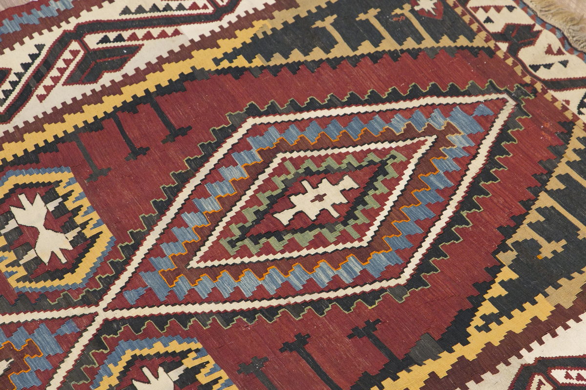 Caucasian Azerbaijan Şahnazar Kilim, 168 x 302 / 5'6 x 10 feet