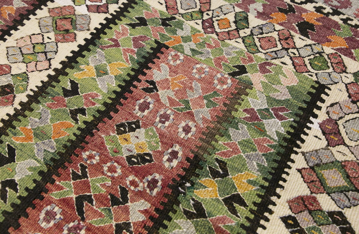 Denizli Eşme Kilim, 87 x 123 cm, 2.10 x 4 ft