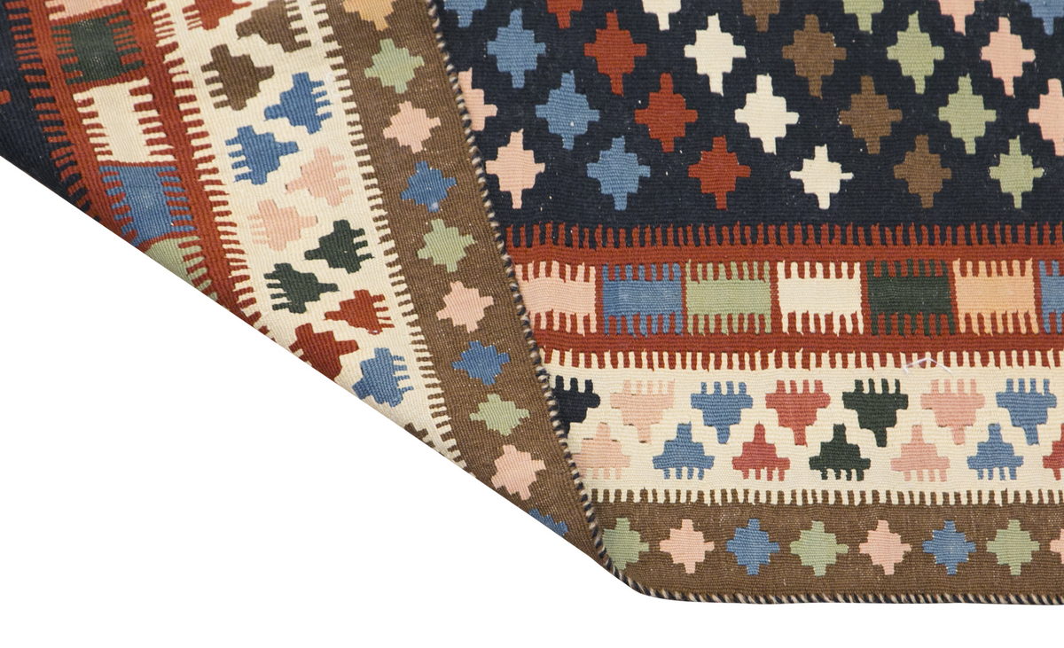 Kurdish Kilim, 137 x 285 cm / 4'6 x9'4 feet
