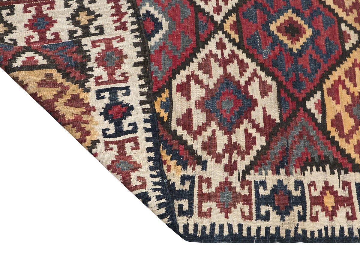 Kurdish Kilim, 170 x 260 cm / 5'7 x 8'6 feet