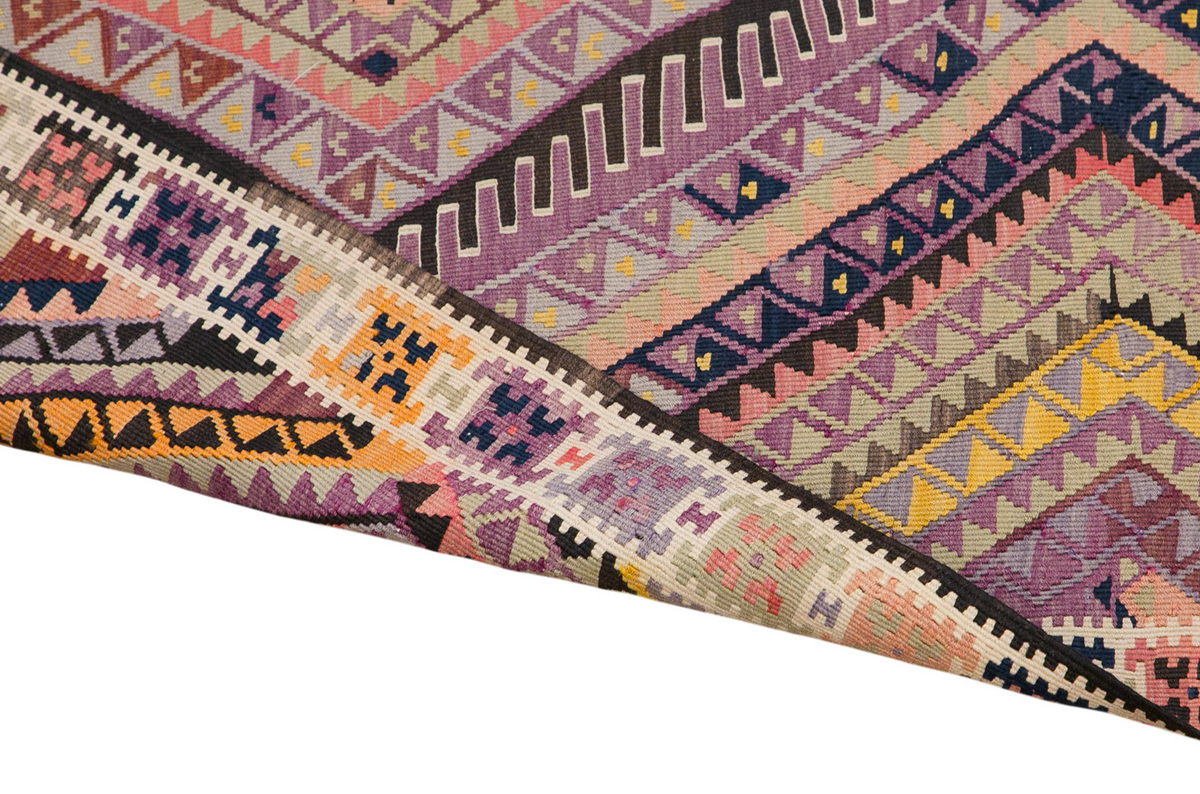 Lake Van Kilim, 80 Years Old, 153 x 244 cm / 5'0 x 8'0 feet