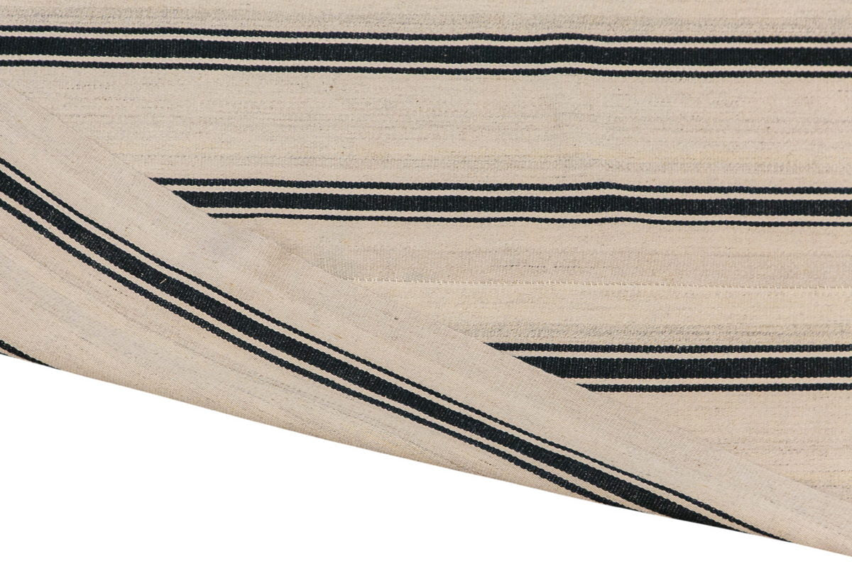 Neutral Turkish Kilim Rug – 4'11" x 7'9" (150 x 236 cm)