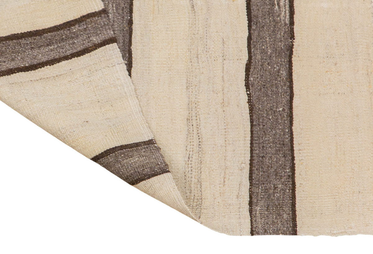Neutral Turkish Kilim Rug – 4'8" x 6'2" (143 x 187 cm)