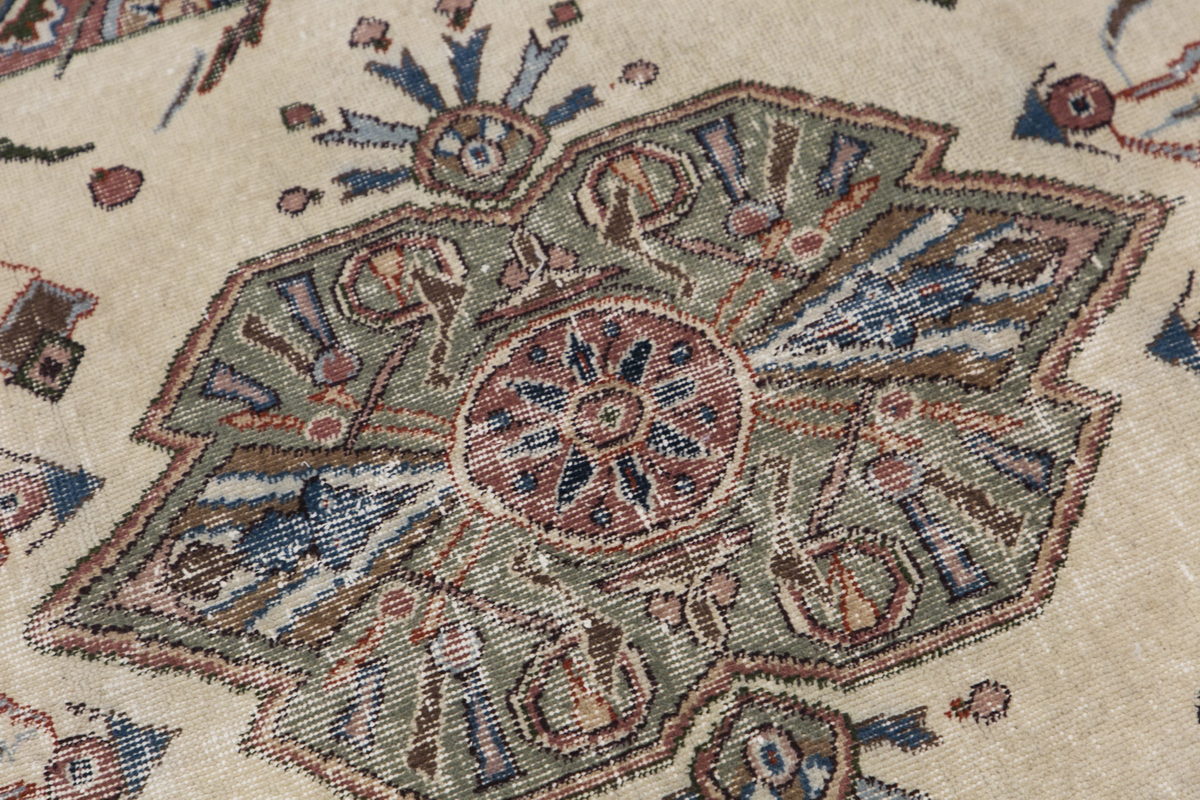 Turkish Rug, Vintage Rug 4'2 x 7'3 feet / 128 x 220 cm