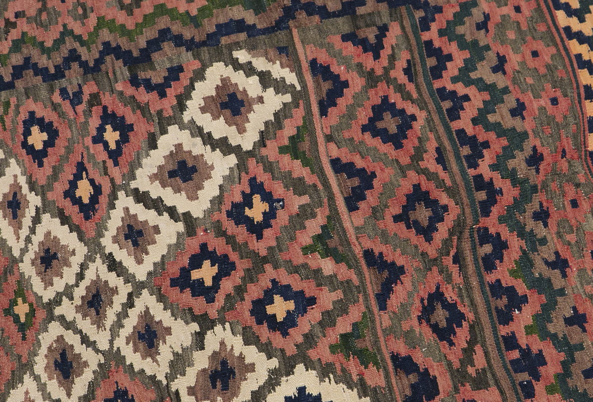 Vintage Kurdish Rug, 3.10 x 5.1 ft, 119 x 156 cm