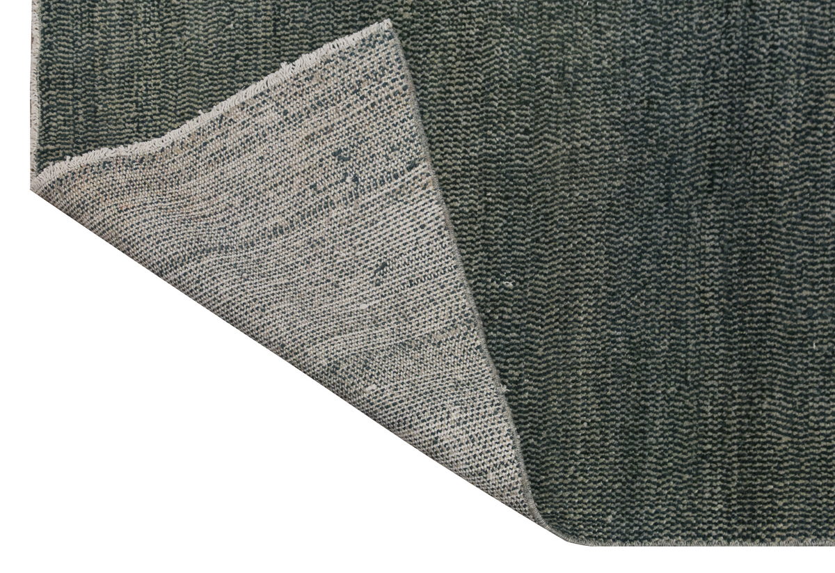 Vintage Rug, 6'5 x 8'6 feet / 198 x 262 cm
