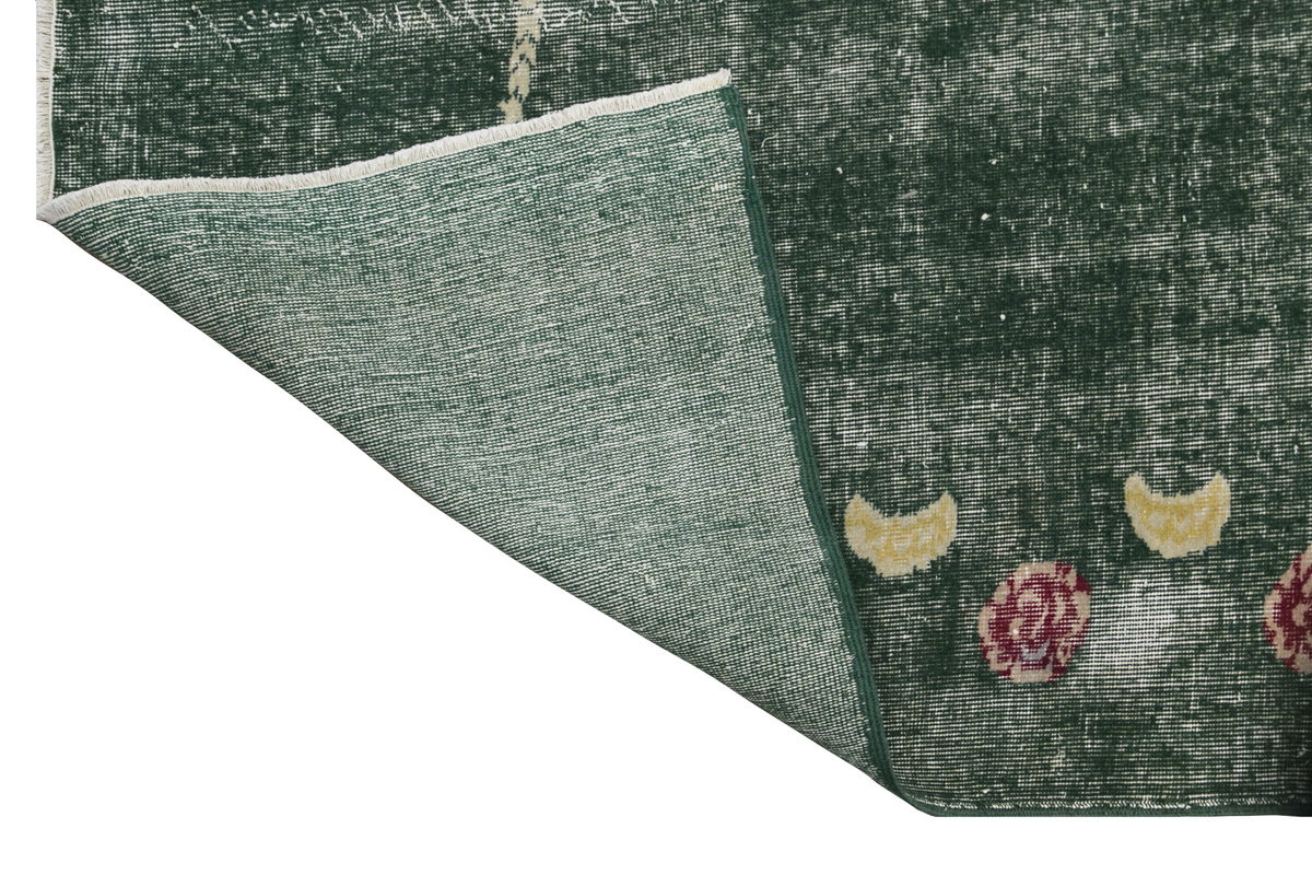 Vintage Rug, 5'3 x 8'4 feet / 161 x 257 cm
