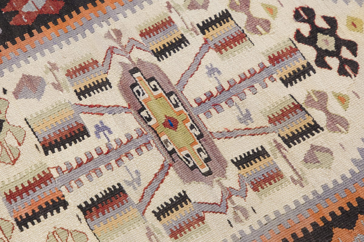 Vintage Turkish Kilim, 74 x 123 cm, 2.5 x 4 ft