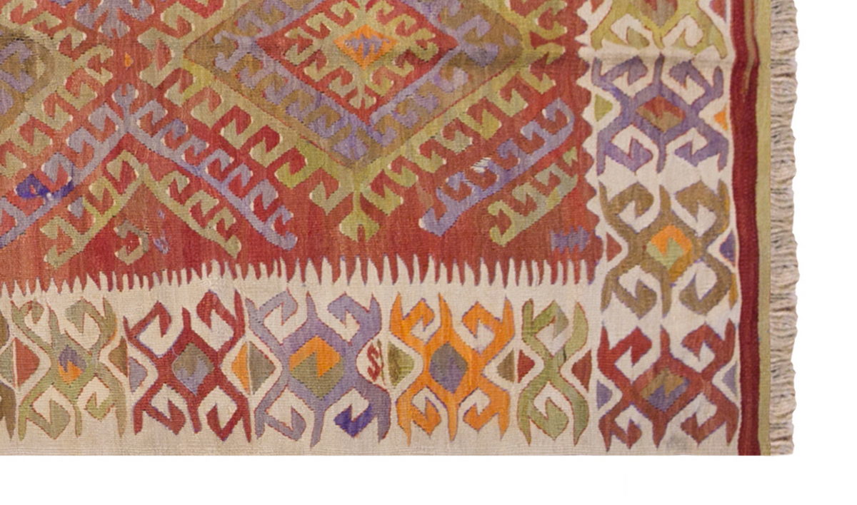 Vintage Turkish Rug, 124 x 194 cm 4 x 6.4 ft