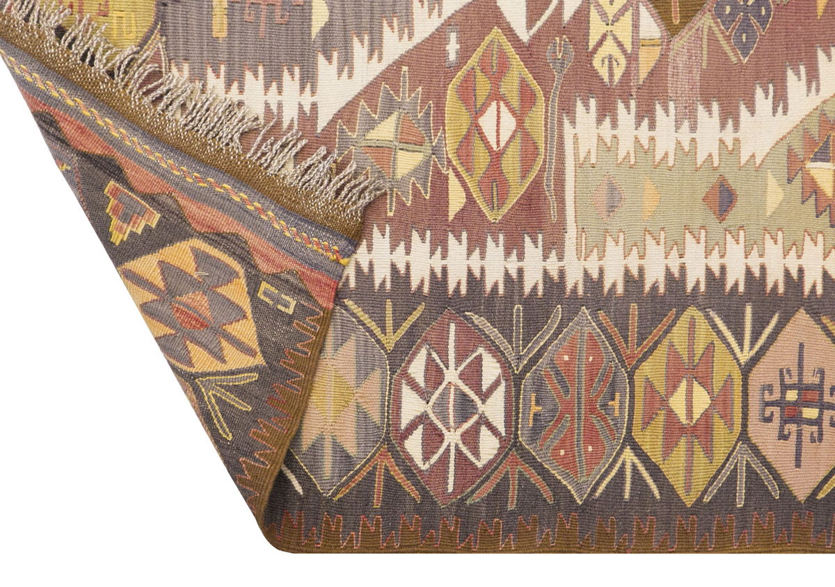 Vintage Turkish Rug, 140 x 194 cm, 4.7 x 6.4 ft