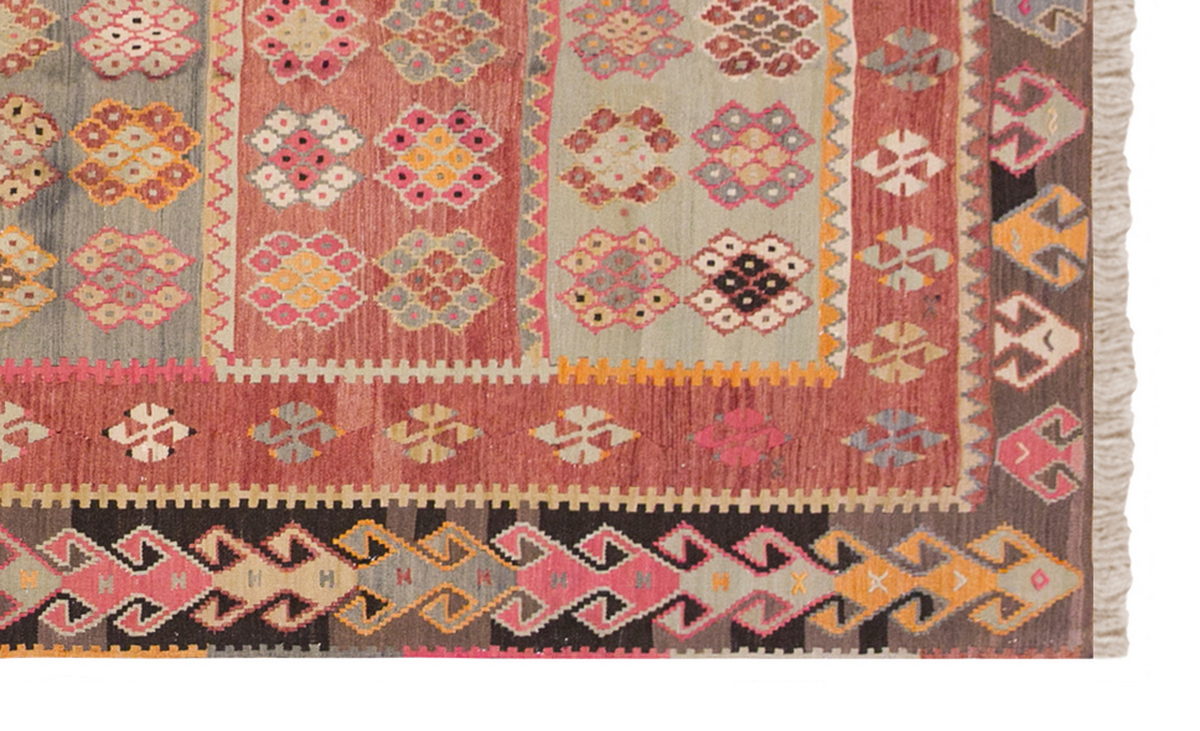 Vintage Turkish Rug, 141 x 241 cm 4.7 x 7.10 ft