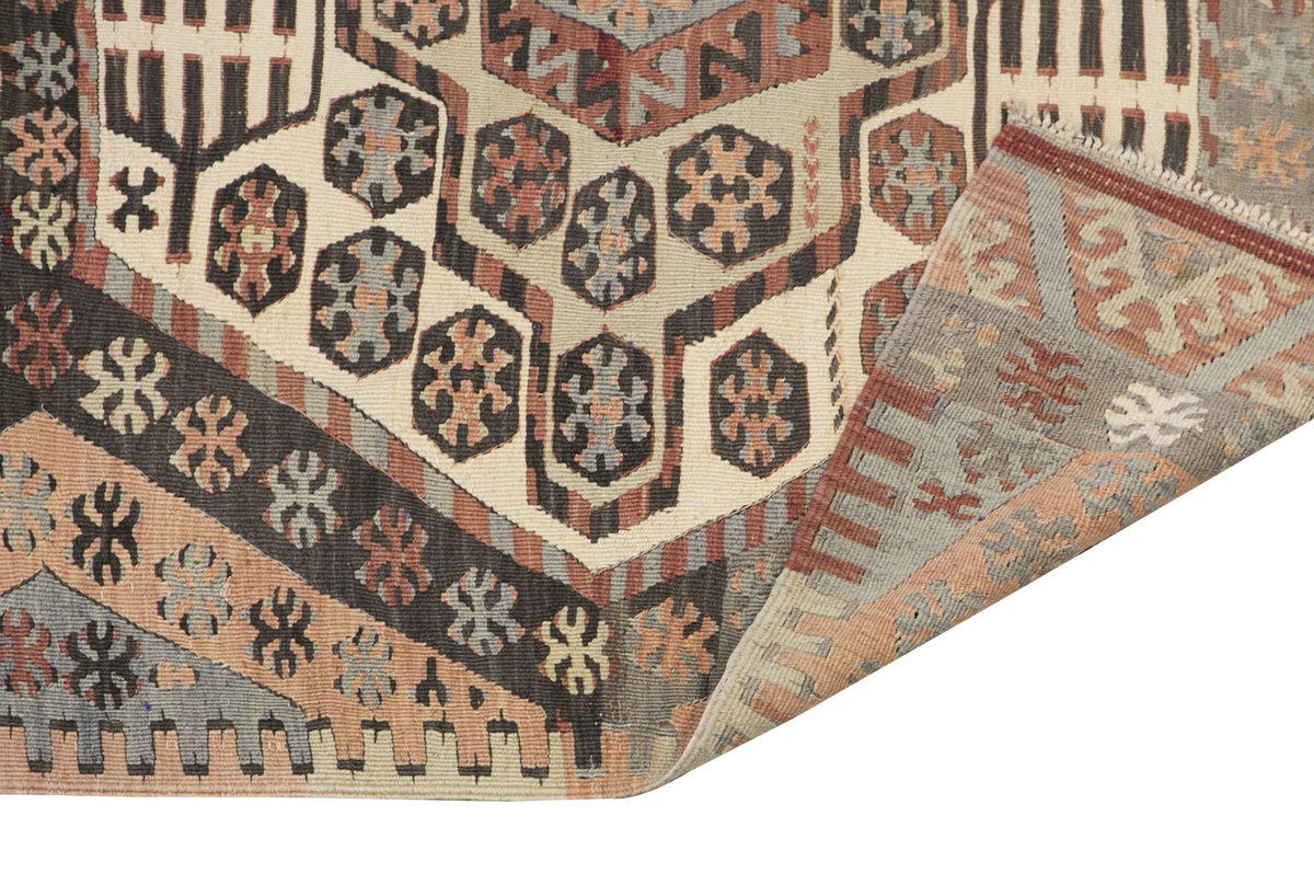 Vintage Turkish Rug, 3.9 x 5.8 ft, 115 x 173 cm