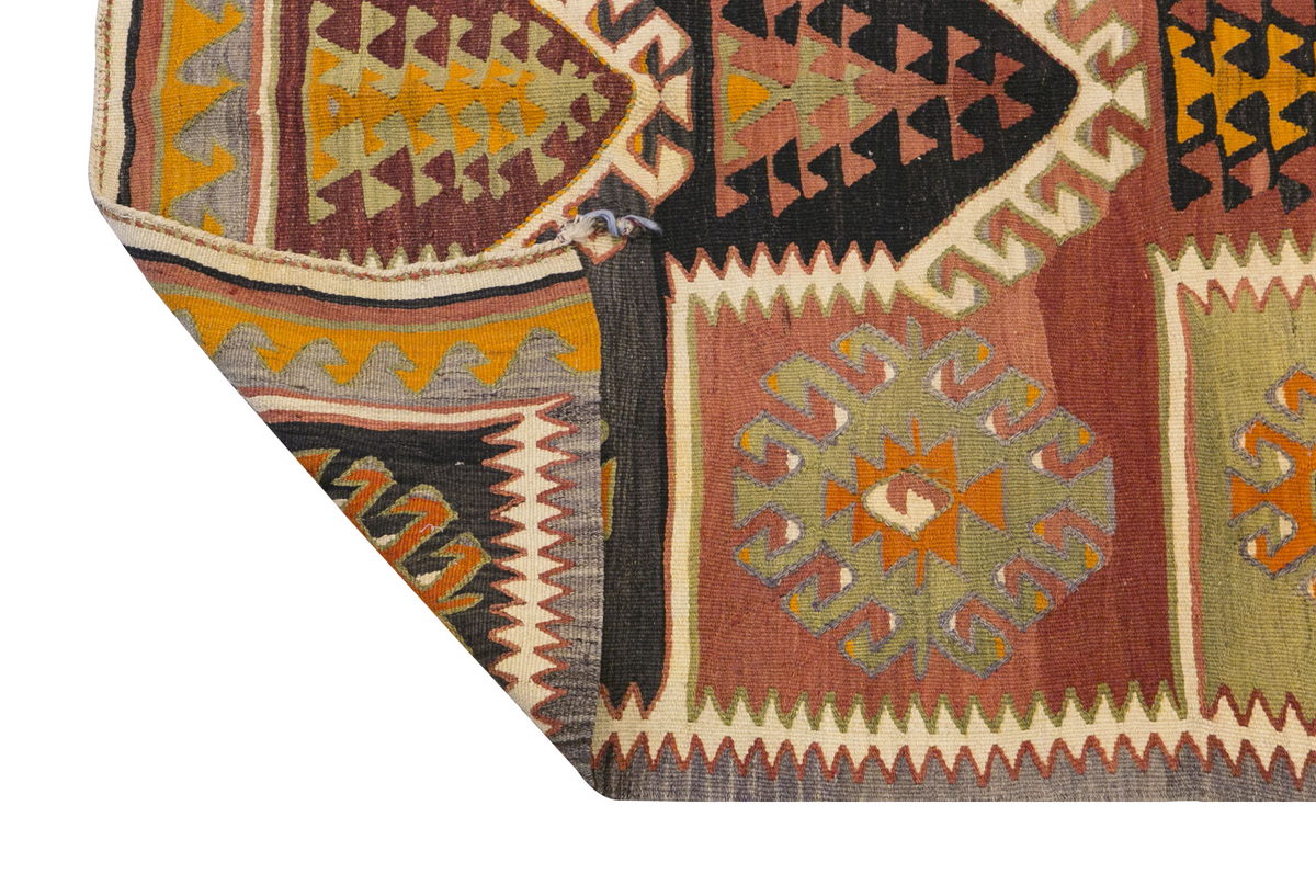 Vintage Turkish Rug, 4.4 x 6.9 ft, 134 x 206 cm