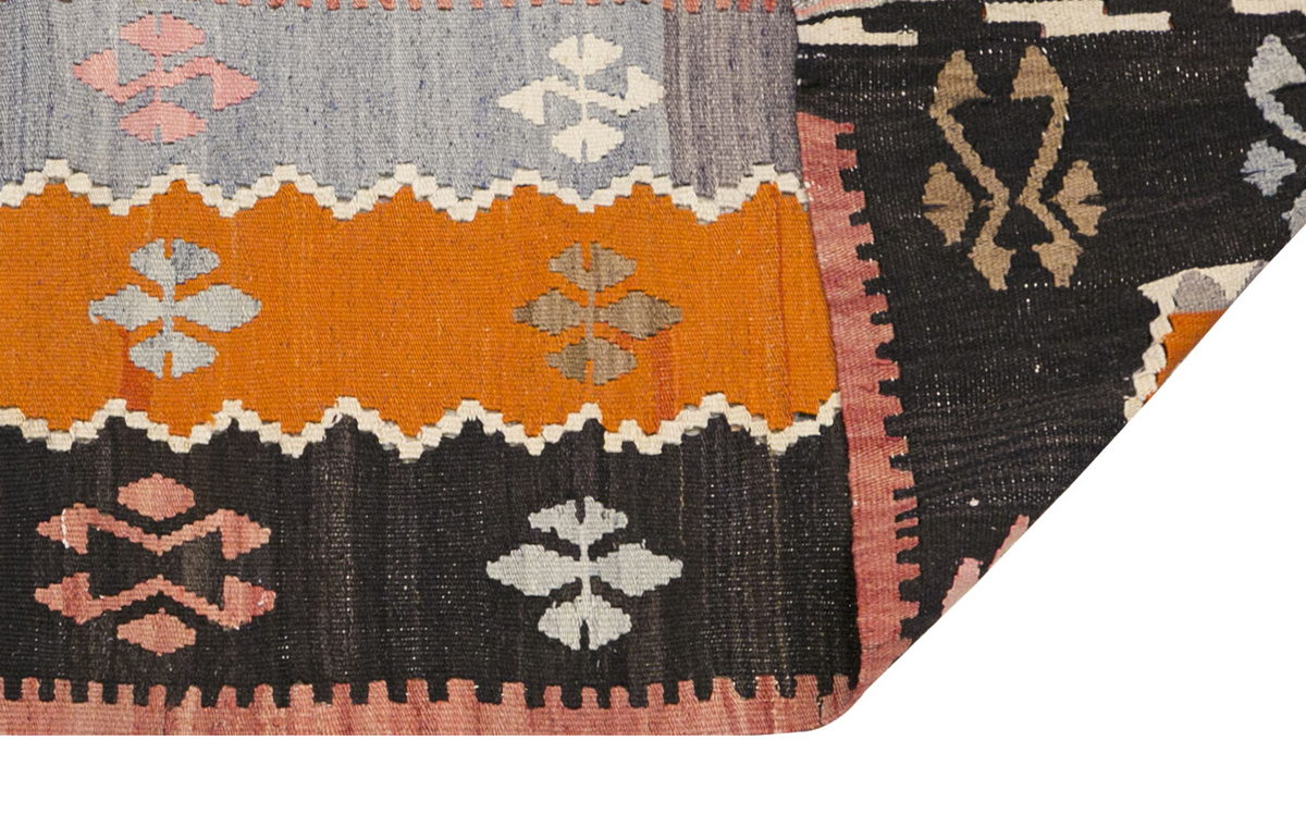 Vintage Turkish Rug, 4.5 x 8.7 ft, 135 x 262 cm