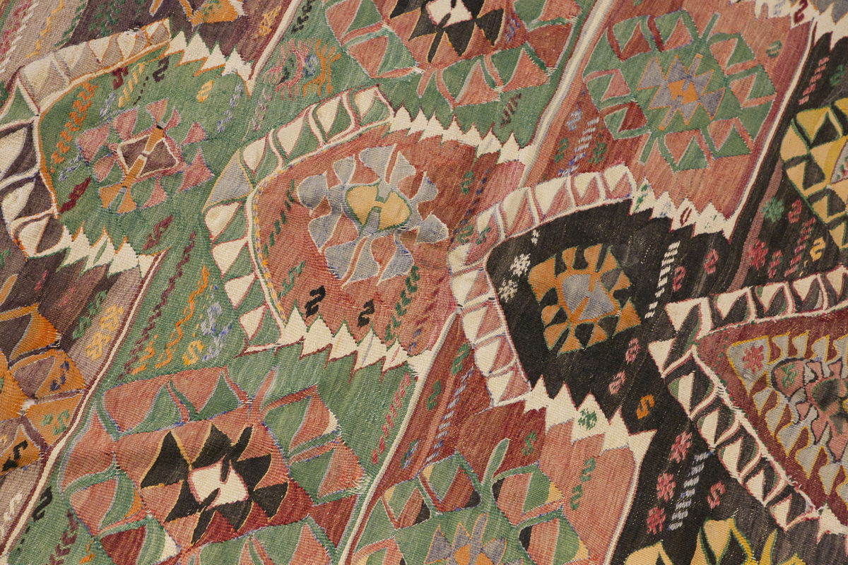 Vintage Turkish Rug, 4.9 x 6.5 ft, 146 x 198 cm