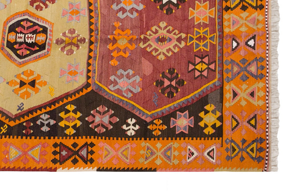 Vintage Turkish Rug, 4 x 6.10 ft, 122 x 210 cm