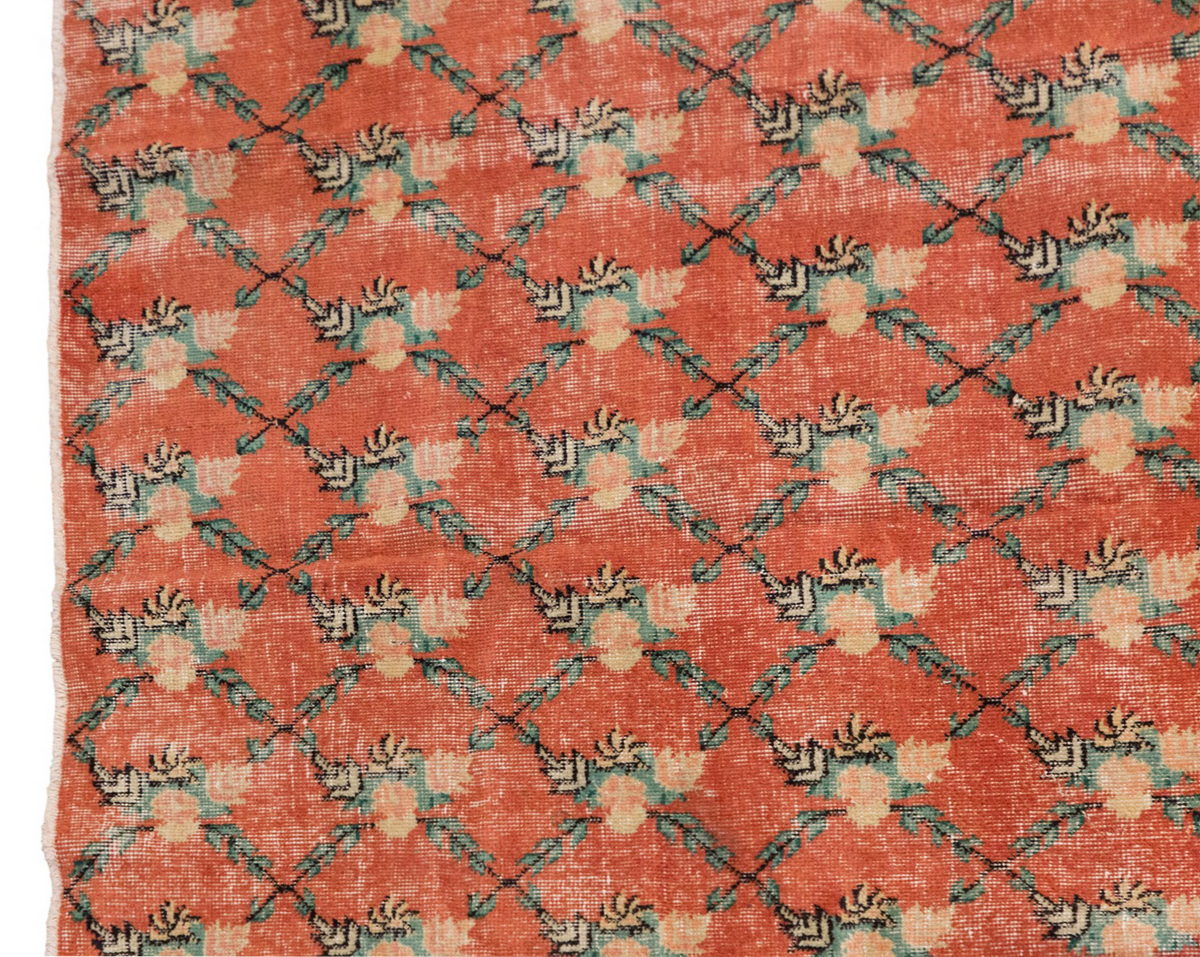 Vintage Turkish Wool Rug - 6'9 x 10'2 feet / 193 x 224 cm