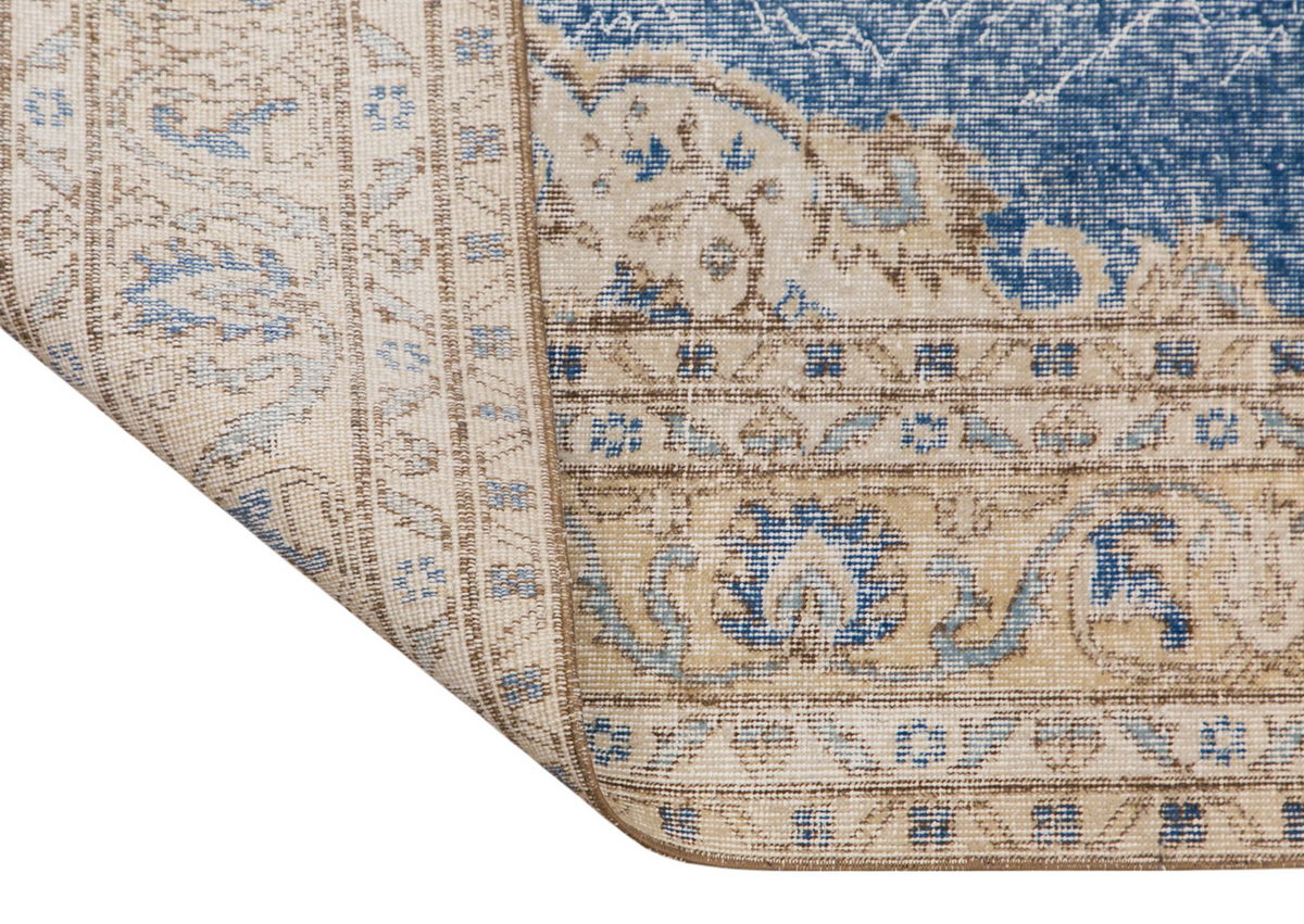 1960s Anatolian Rug, Vintage Wool Turkish Rug 7'2" x 10'2" | 220 x 310 cm