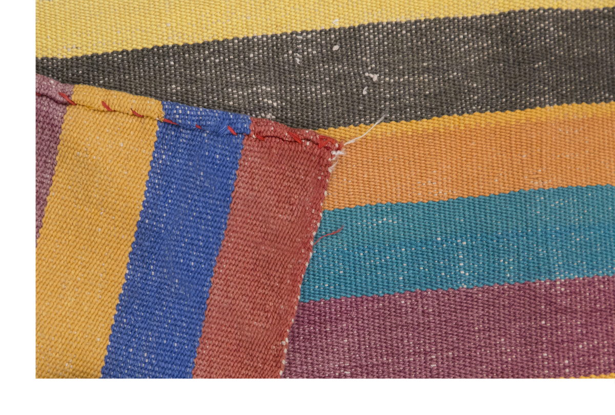 1960s Handmade Minimalist Turkish Kilim Rug – 200 x 255 cm / 6.6 x 8.4 ft