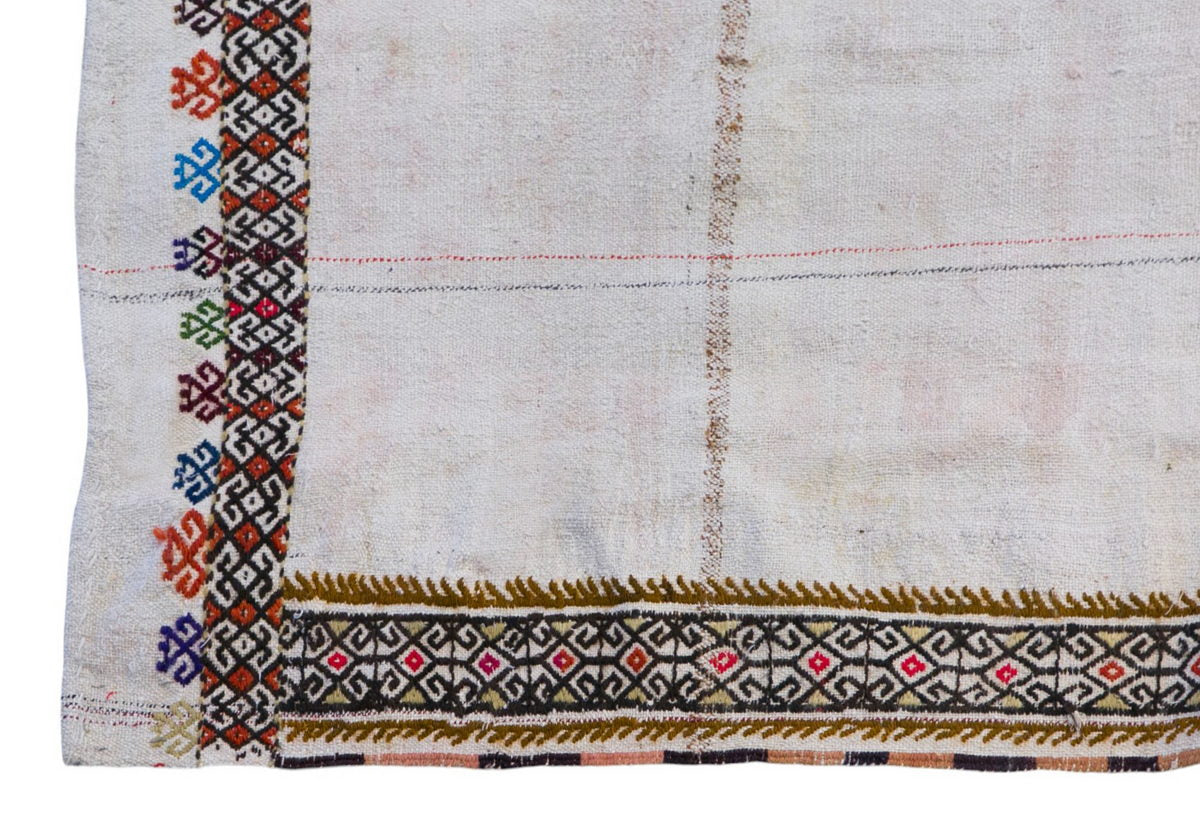 1960s Minimalist Turkish Kilim Rug – 157 x 170 cm | 5'2" x 5'7"