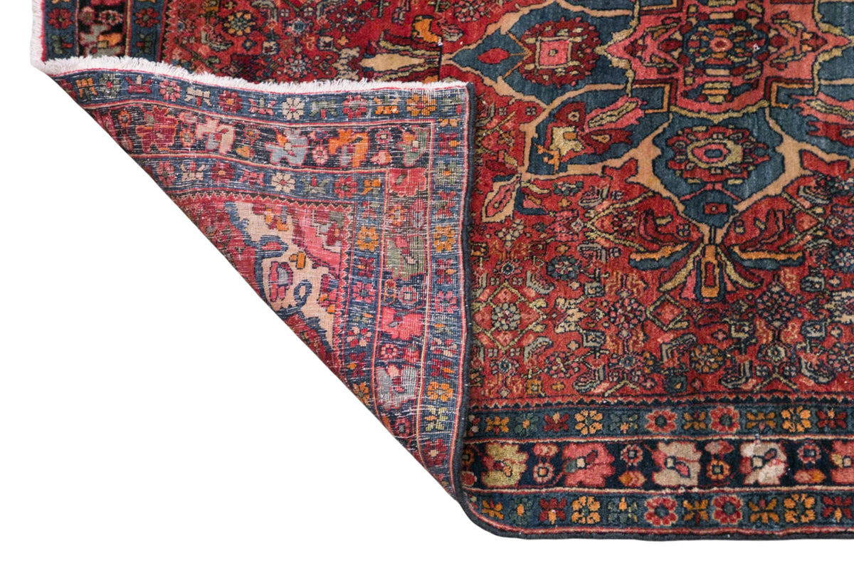 Vintage Turkish Small Rug, 112 x 163 cm / 3.7 x 5.3 feet