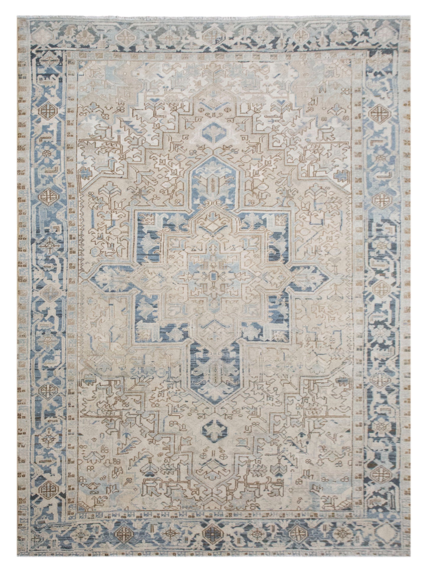 235x315 cm (7.7x10.3 ft) Oversized Heriz Rug
