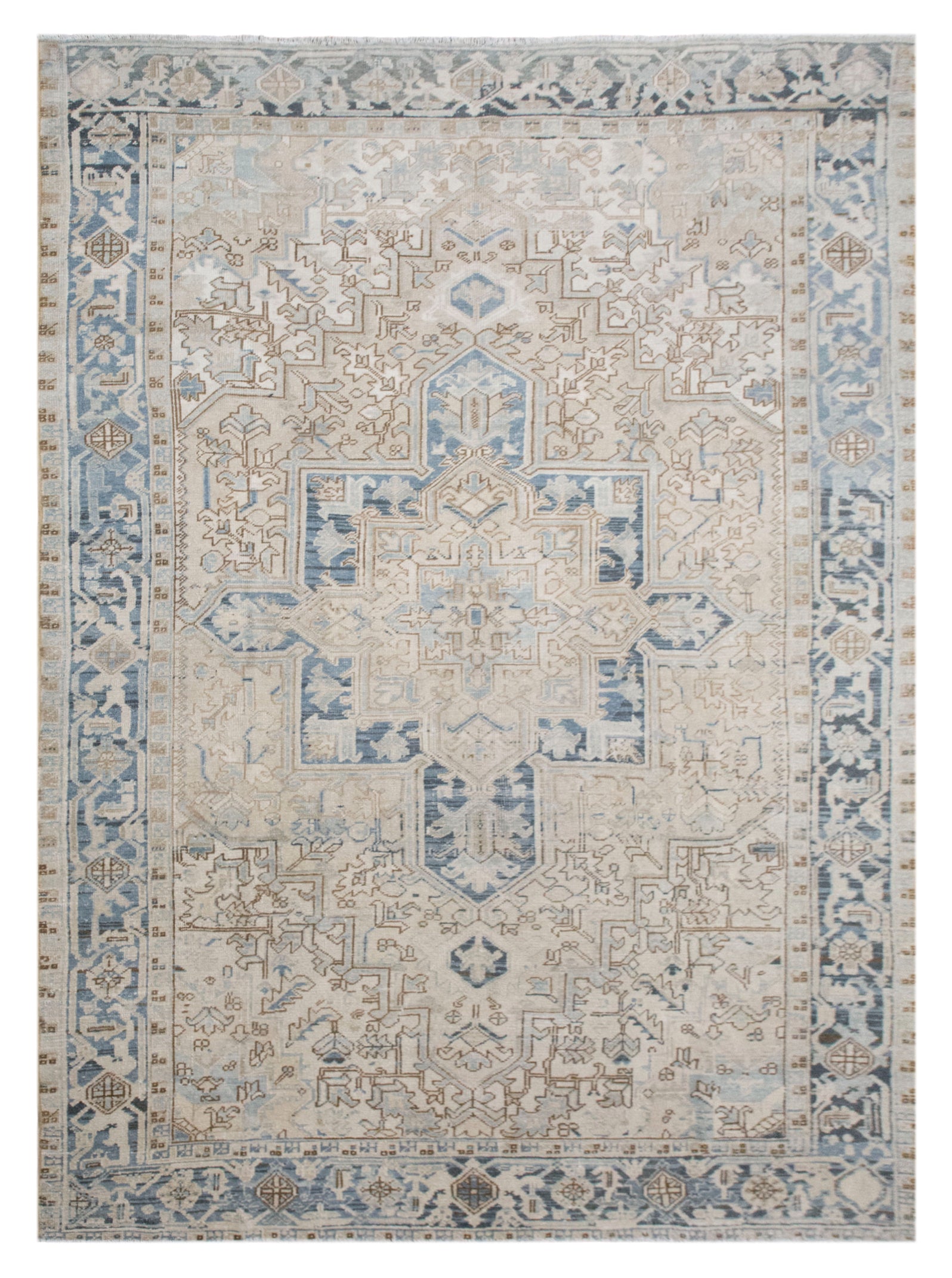 235x315 cm (7.7x10.3 ft) Oversized Heriz Rug