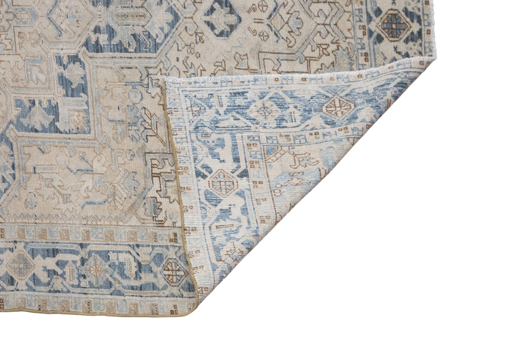 235x315 cm (7.7x10.3 ft) Oversized Heriz Rug