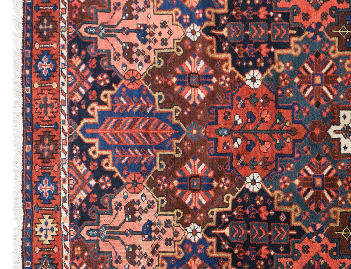 Vintage Small Rug, 140 x 205 cm / 4.6 x 6.7 feet