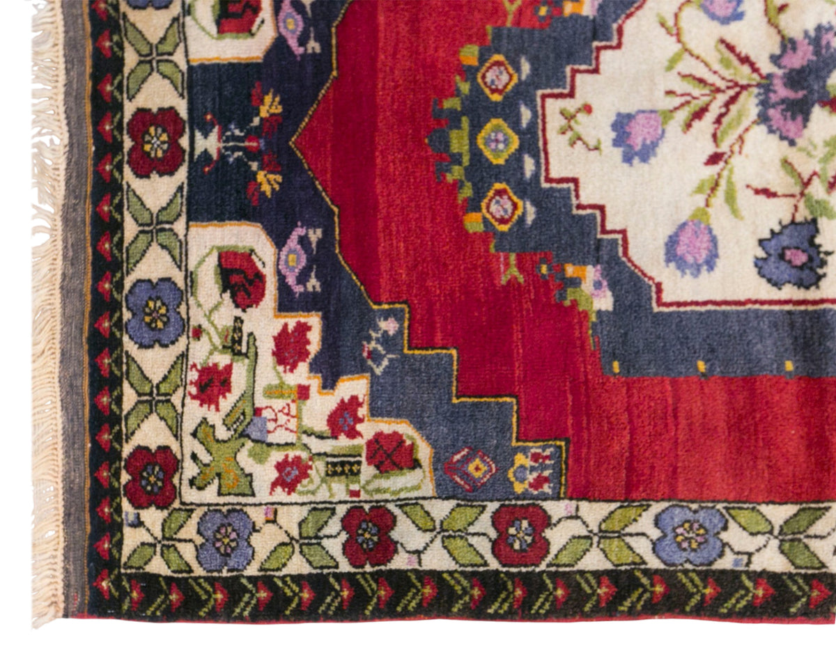 Vintage Konya Karapinar Rug, 130 × 181 cm / 4.3 x 5.9 ft Handmade Wool Rug