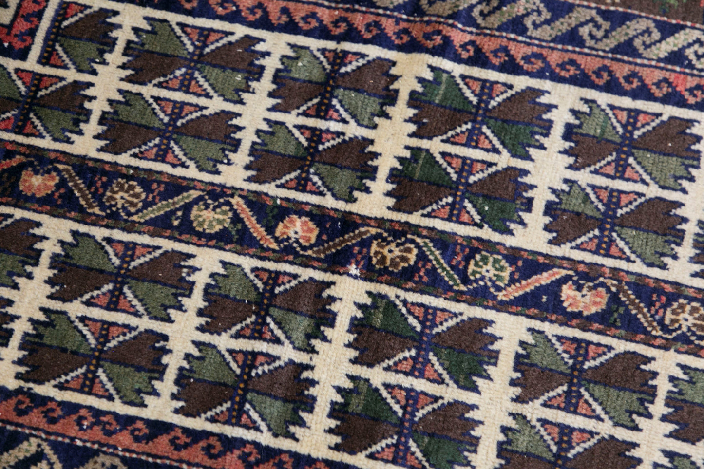 Prayer Rug 2.8 x 4.6 feet 85 x 140 cm