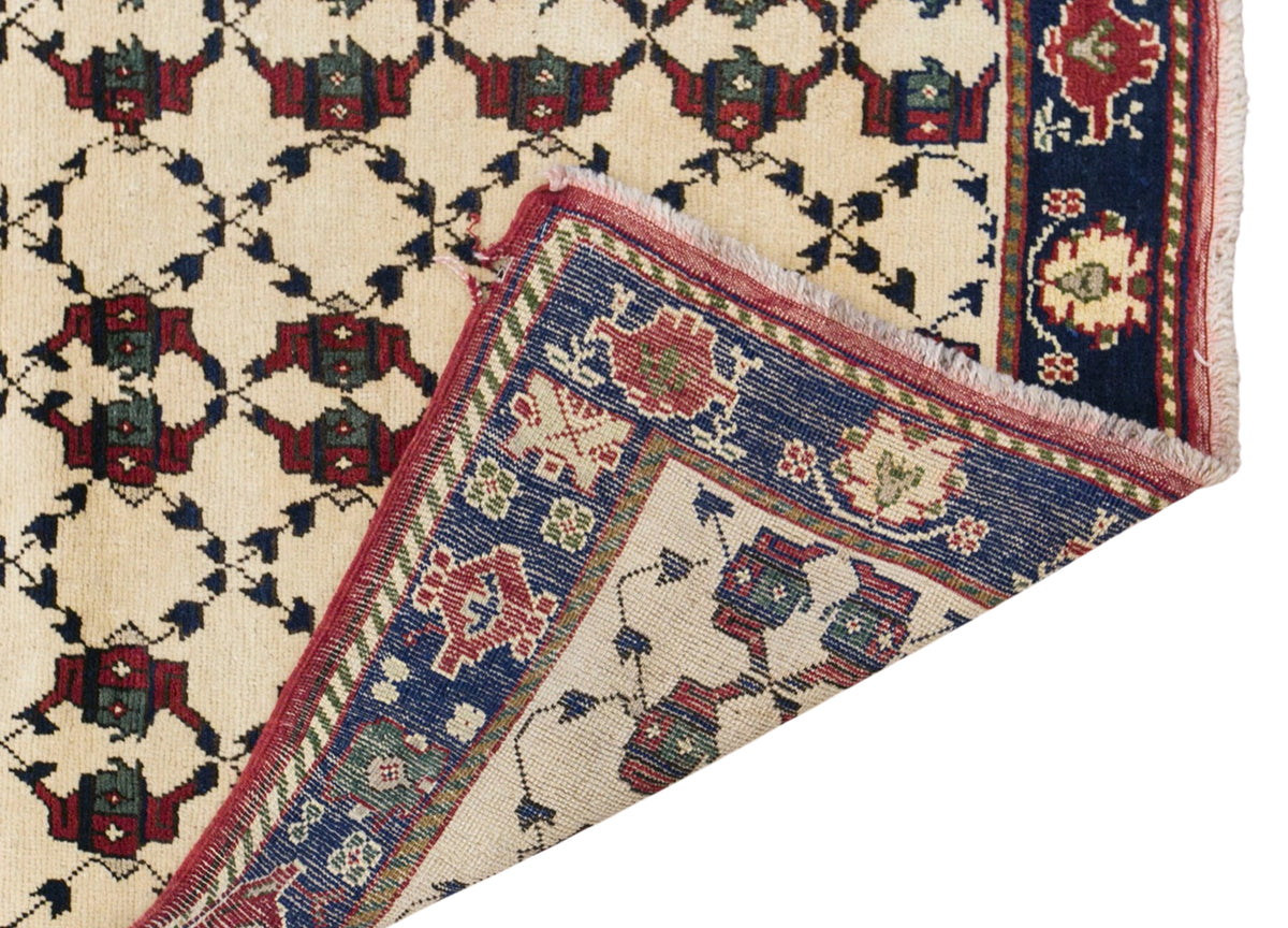 Vintage Konya Karapinar Rug, 135 × 156 cm / 4.4 x 5.1 ft Handmade Wool Rug