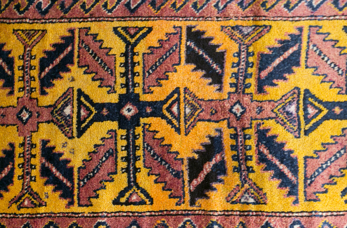 Vintage Kurdish Herki Rug, 145 × 220 cm / 4.8 x 7.2 ft Handmade Wool Rug
