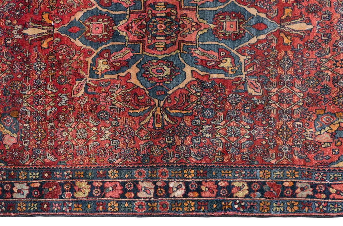Vintage Turkish Small Rug, 112 x 163 cm / 3.7 x 5.3 feet