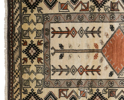 Vintage Milas Prayer Rug, 125 x 220 cm / 4 x 7 ft Handmade Wool Rug