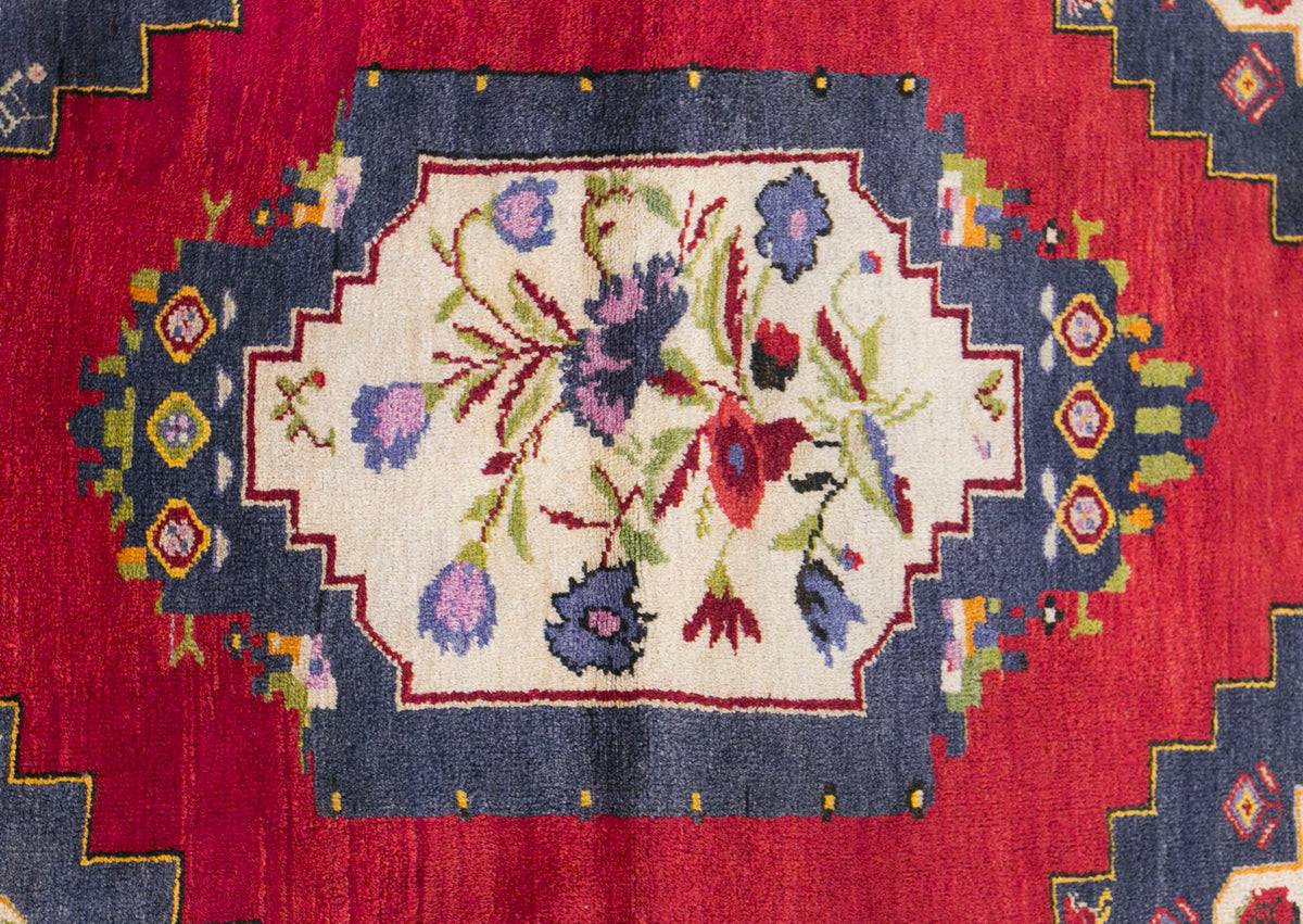 Vintage Konya Karapinar Rug, 130 × 181 cm / 4.3 x 5.9 ft Handmade Wool Rug