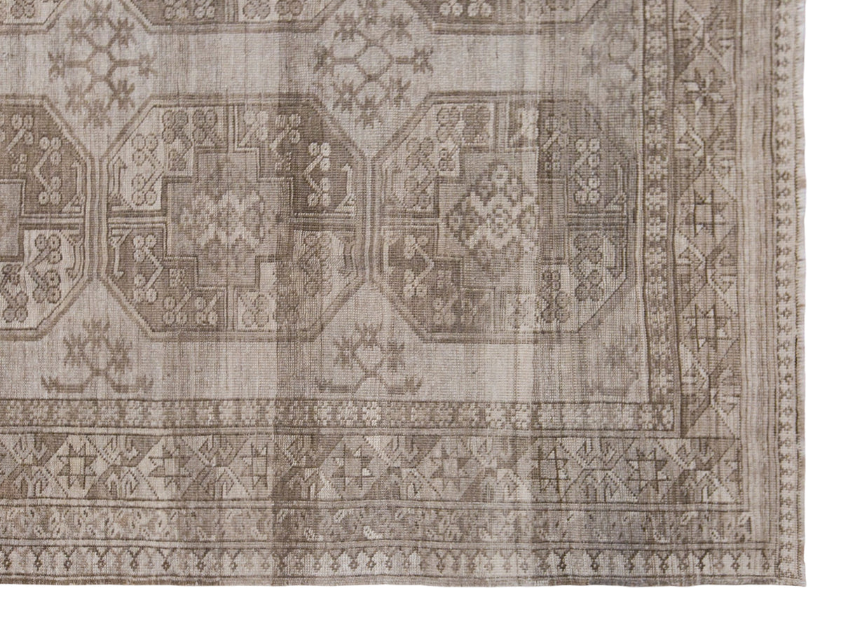 Vintage Large Rug, 205 x 330 cm / 6.7 x 11 feet