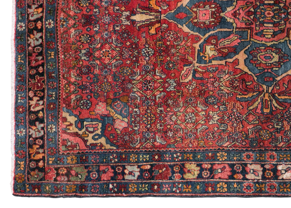 Vintage Turkish Small Rug, 112 x 163 cm / 3.7 x 5.3 feet