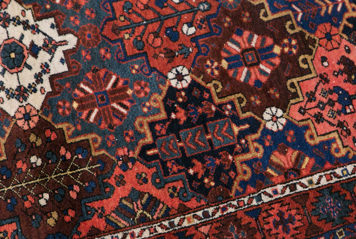 Vintage Small Rug, 140 x 205 cm / 4.6 x 6.7 feet