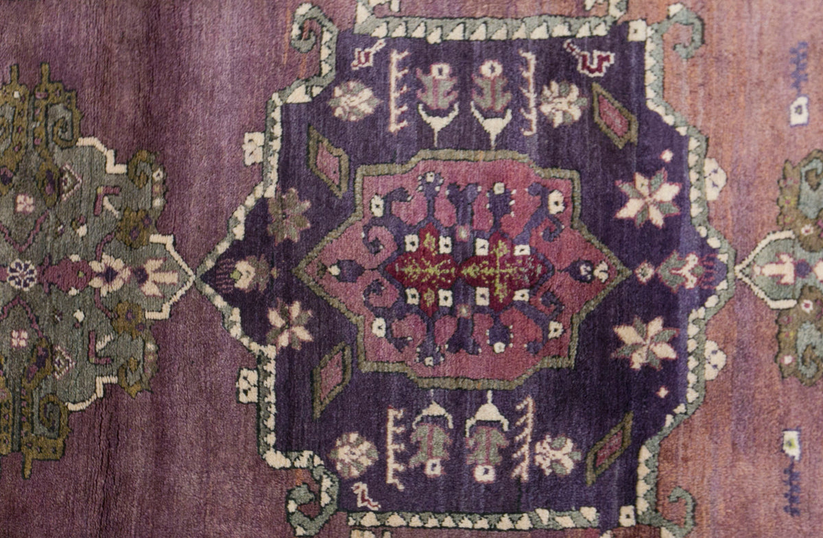 Vintage Konya Karapinar Rug, 125 × 190 cm / 4.1 x 6.2 ft Handmade Wool Rug