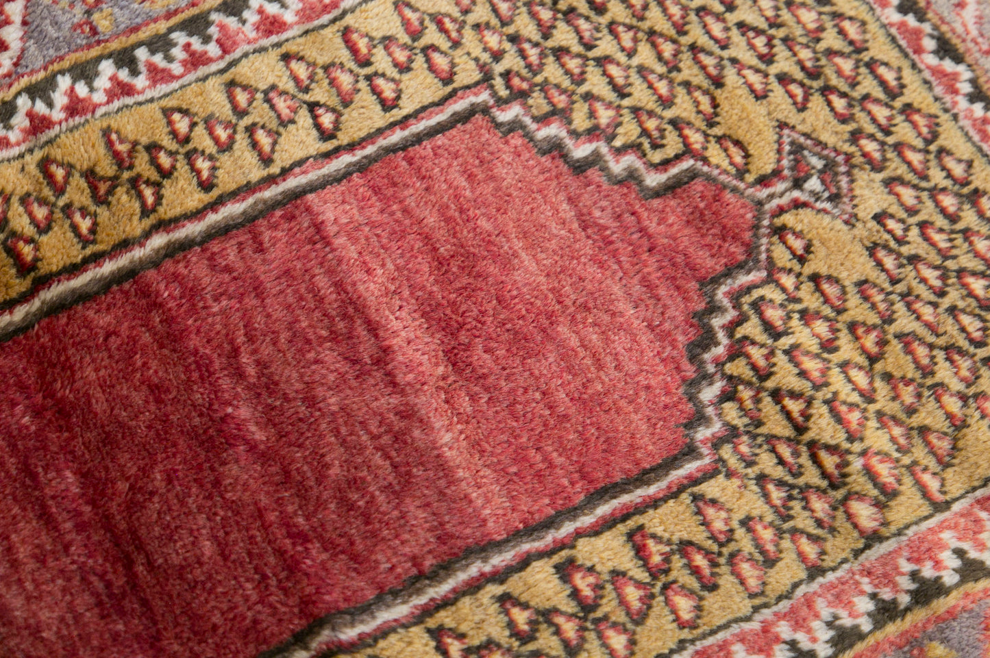 Prayer Rug 2.7 x 4.7 feet 81 x 143 cm