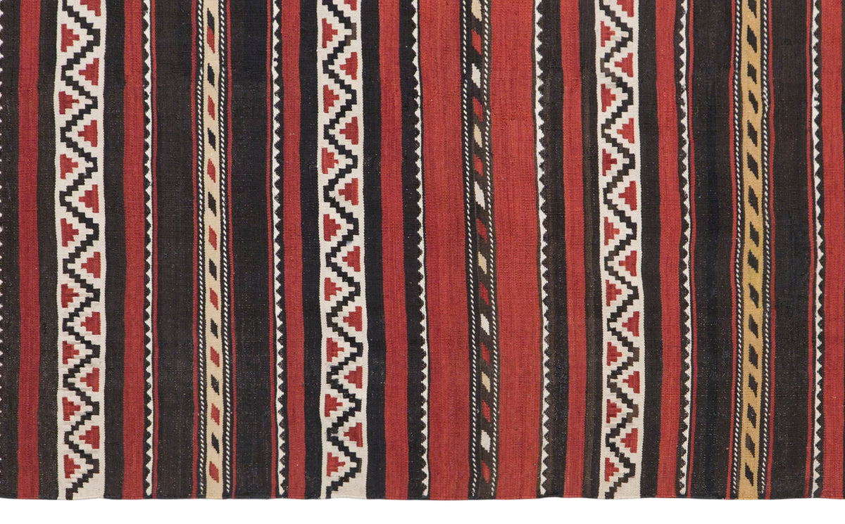 Vintage Caucasian Kilim, 172 x 245 cm / 5.6 x 8 feet